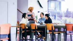  Japanese alt text: KPMG and Salesforce