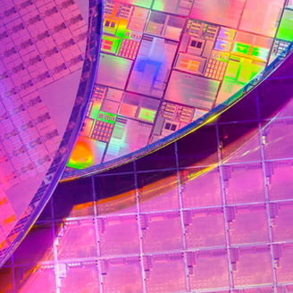 Japanese alt text:2023年グローバル半導体業界の展望　自動車産業とチップ不足解消に牽引され、業界リーダーは成長を楽観視