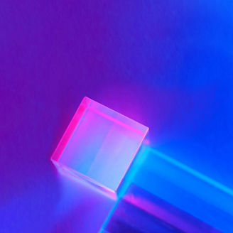 光が差し込む立方体