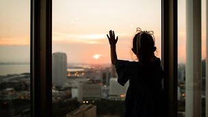 Japanese alt text: 通信が街に溶け込む世界