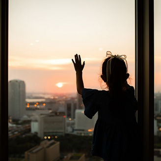 Japanese alt text: 通信が街に溶け込む世界