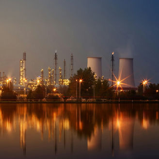 Japanese alt text: ガスプラントの夜景