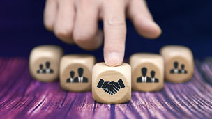 Japanese alt text: 下請法改正等に伴い求められるサプライヤーとの共創関係構築