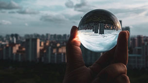 ガラス玉から見える街