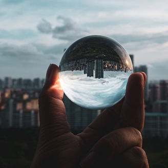 ガラス玉から見える街