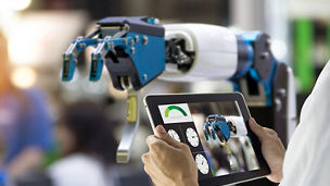 Japanese alt text: ロボットアーム操作