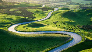 カーブが続く道