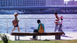 Japanese alt text: まちづくりに重要な「防災」と「エンターテインメント」の両立