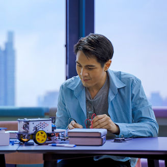 Japanese alt text: 創造力の育成～社会ニーズと教育のパラドックス