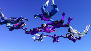 sky divers creating circle