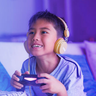 little-boy-gaming