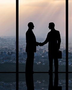 Männer schütteln Hände