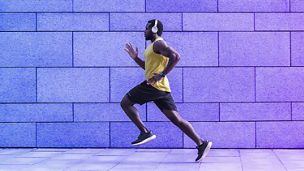 mannelijke hardloper op straat