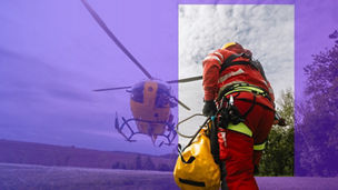 man loopt naar helikopter toe 