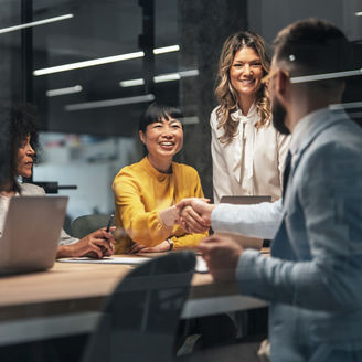 Japanese alt text: マネジメントコンサルティング