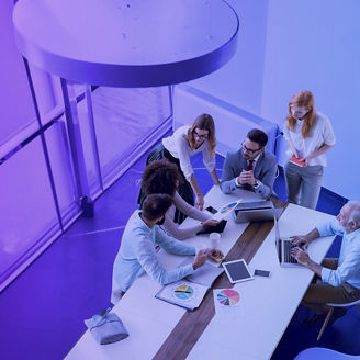 Menschen im Konferenzraum