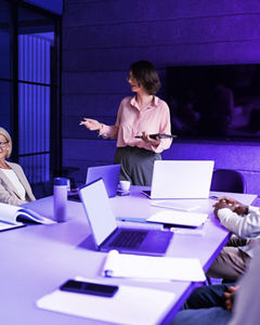 Kollegin präsentiert