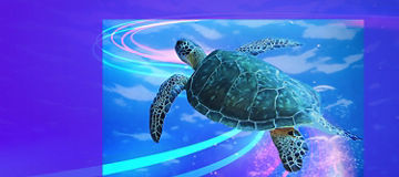Das Bild zeigt eine Meeresschildkröte, die durch das Wasser schwimmt. Die Schildkröte ist von leuchtenden, farbigen Lichtstreifen umgeben, die in Blau- und Rosatönen gehalten sind und eine dynamische Bewegung suggerieren. Der Hintergrund ist in einem lebhaften Blau gehalten, das die Unterwasserumgebung darstellt. Die gesamte Szene ist in einen violetten Rahmen eingebettet, der dem Bild einen futuristischen und künstlerischen Touch verleiht.
