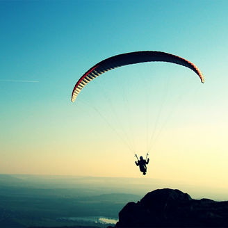kite surfer op golven