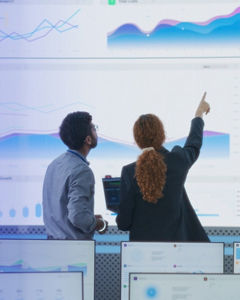 Personen bei Datenanalyse