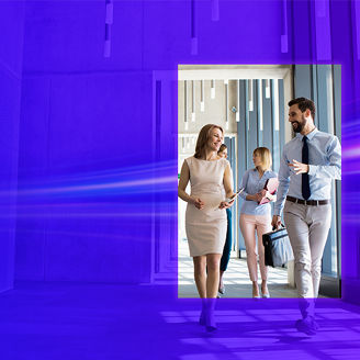 Kobieta i mężczyzna w biurze