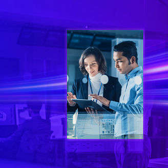 Mężczyzna i kobieta w biurze