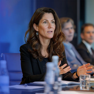 Kobieta na spotkaniu biznesowyn