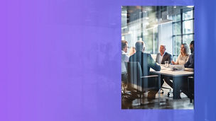 Kobieta przed ekranem laptopa