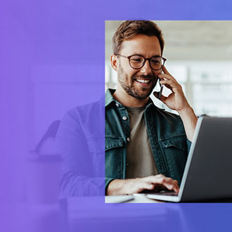 Mężczyzna rozmawiający przez telefon