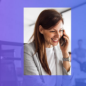 Kobieta rozmawiająca przez telefon