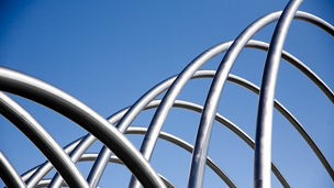 鉄パイプのアーチ