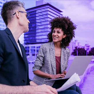 Collega's lachen samen