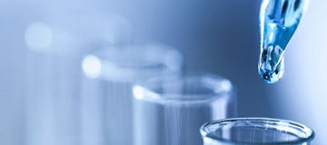 Reagenzglas und Pipette