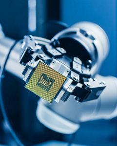 Roboterarm mit Chip