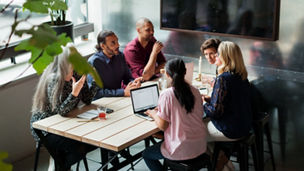 Sällskap på restaurang