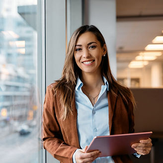 smiling-woman-holding-tablet