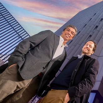 João Leonardo Partner, KPMG Strategy e Nuno Dantas Melo ​ Business Associate, Strategy​ junto ao edifício KPMG em Lisboa 