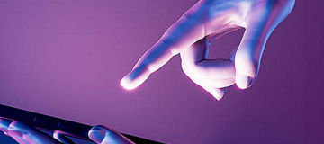 Finger auf Smartphone