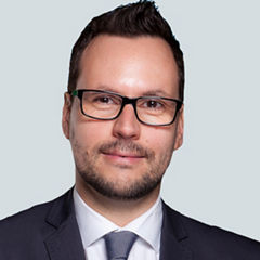 dr. Bálint Tóásó