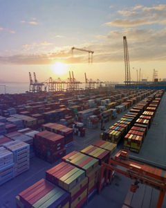 Laptop-Icon vor blauem Hintergrund