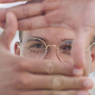 Mann-mit-Brille