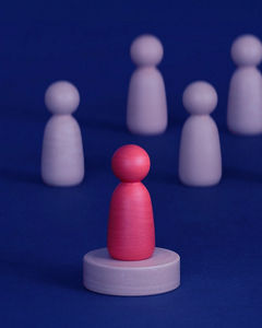 White and red figures