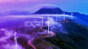 Berge mit Windräder