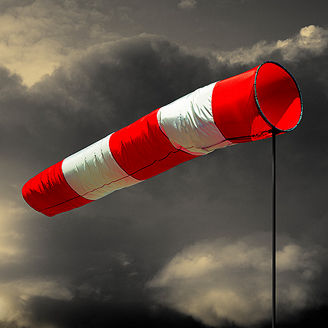 Luftsack vor Gewitterwolken