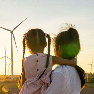 woman-and-child-looking-at-windmillpark-banner-assurance