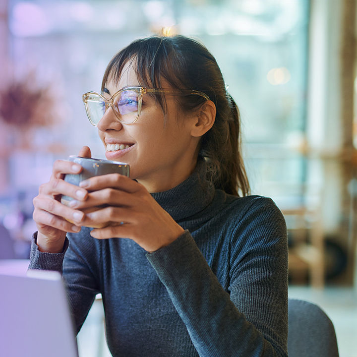 woman-at-laptop-holding-coffee-mug-banner.