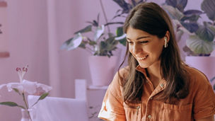 Vrouw met planten