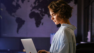 vrouw met laptop