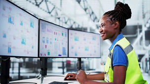 woman-working-on-multiple-screen