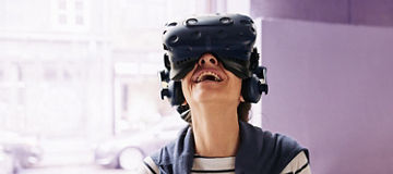 Vrouw met VR bril